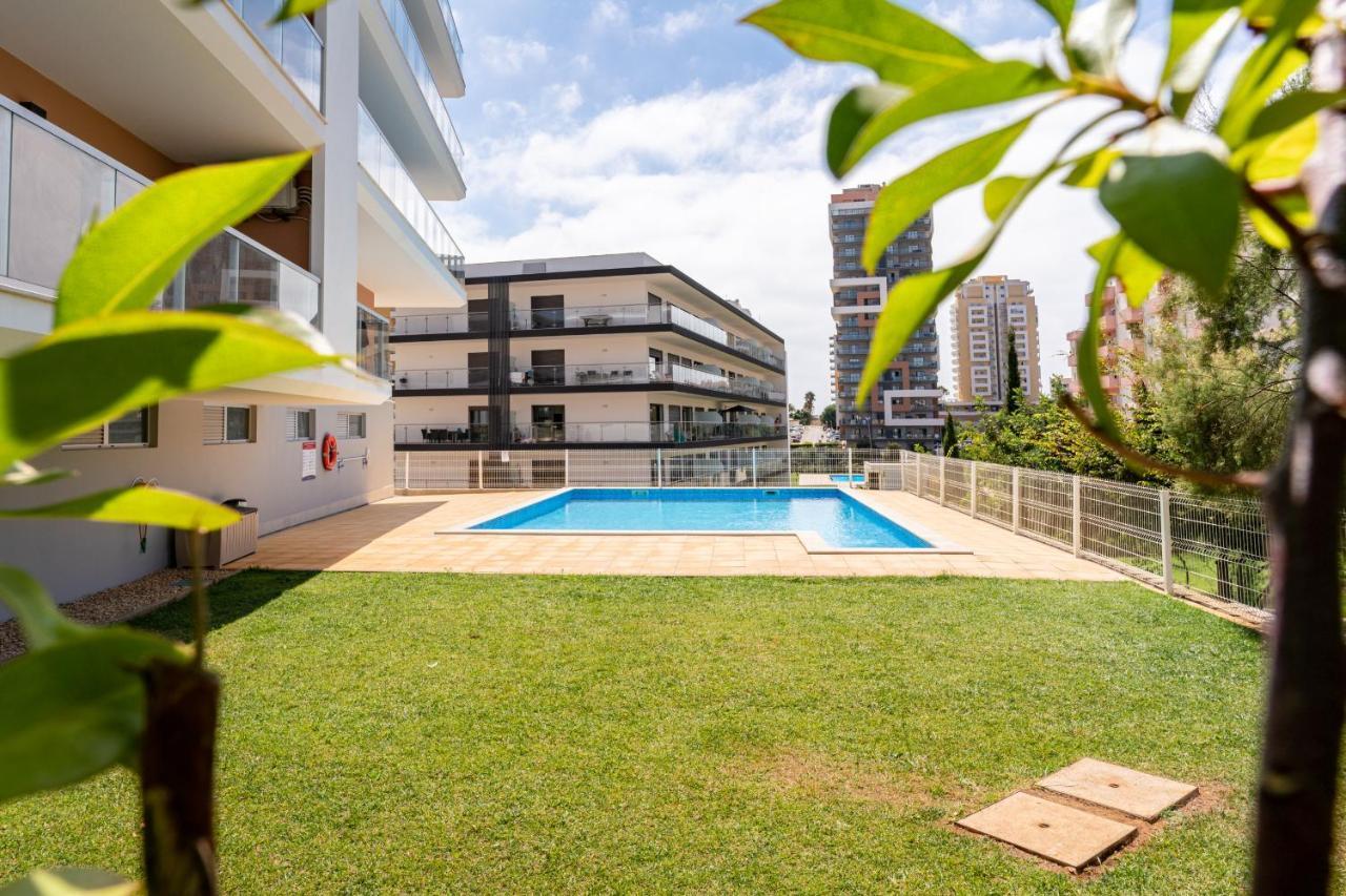 Sunny Brand New 2-Bedroom Apt - 500M From Praia Da Rocha With Ac And Pool! Portimão Zewnętrze zdjęcie